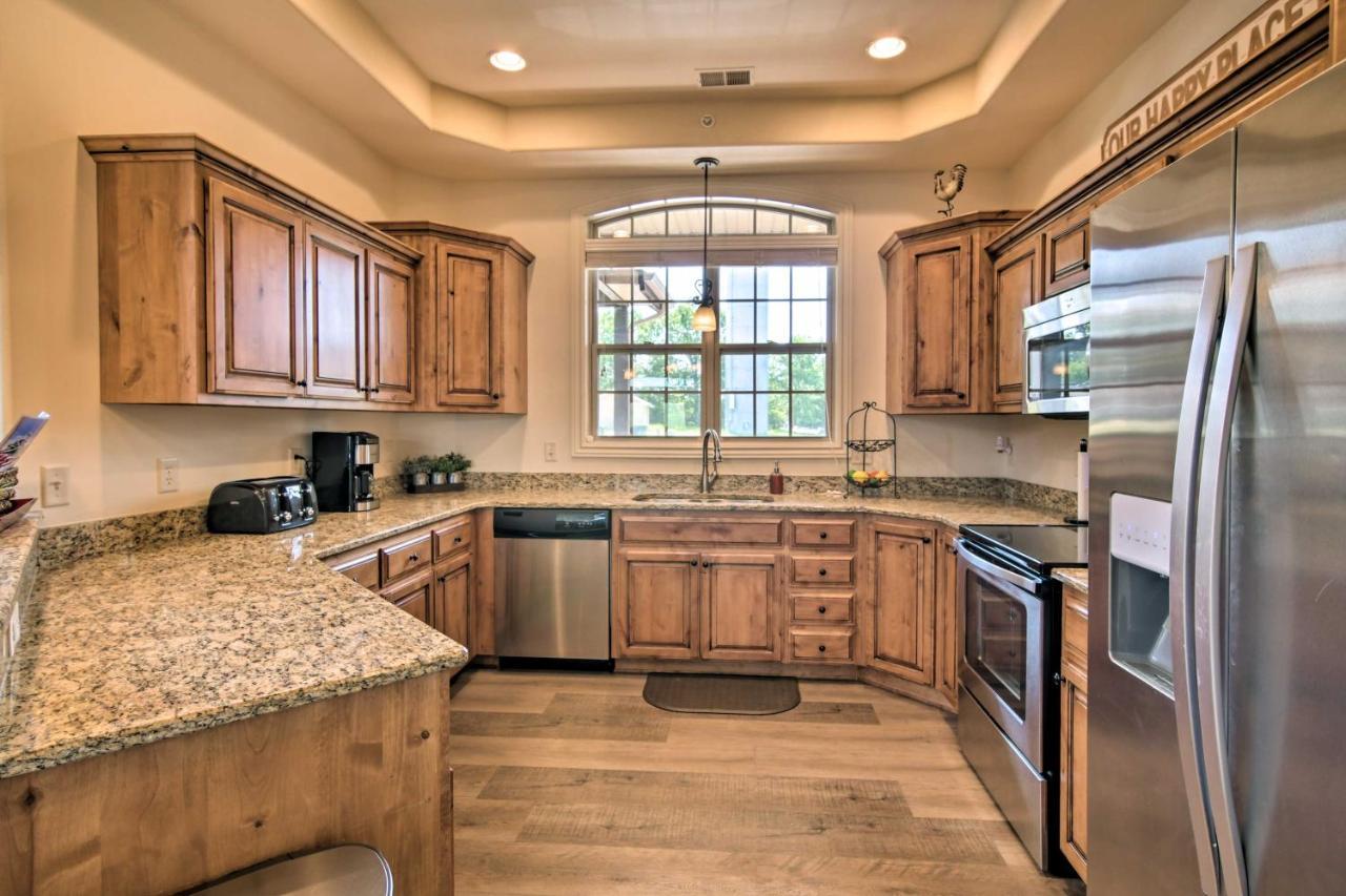 Luxe Branson Retreat With Mtn Views And Pool Access! Apartamento Exterior foto
